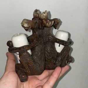 Moose salt and pepper holder